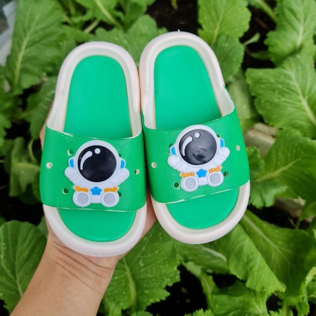 Dép bánh mì cho bé trai bé gái chất cao su mềm sơn hình phi hành gia