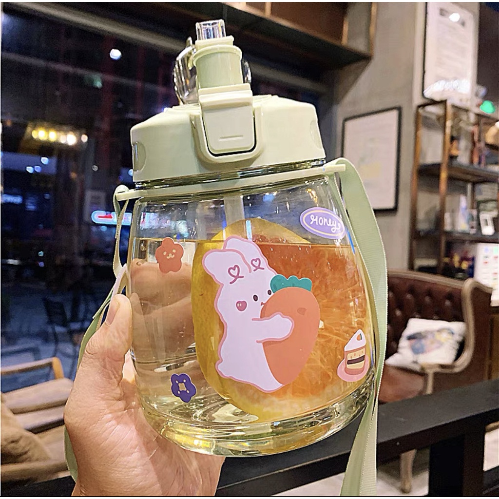 [ MỚI HOT ] Bình Nước Nhựa Cao Cấp Dung Tích 1200ml Có Ống Hút Kèm Dây Đeo Cực Tiện Lợi Xinh Xắn Dễ Thương | BigBuy360 - bigbuy360.vn