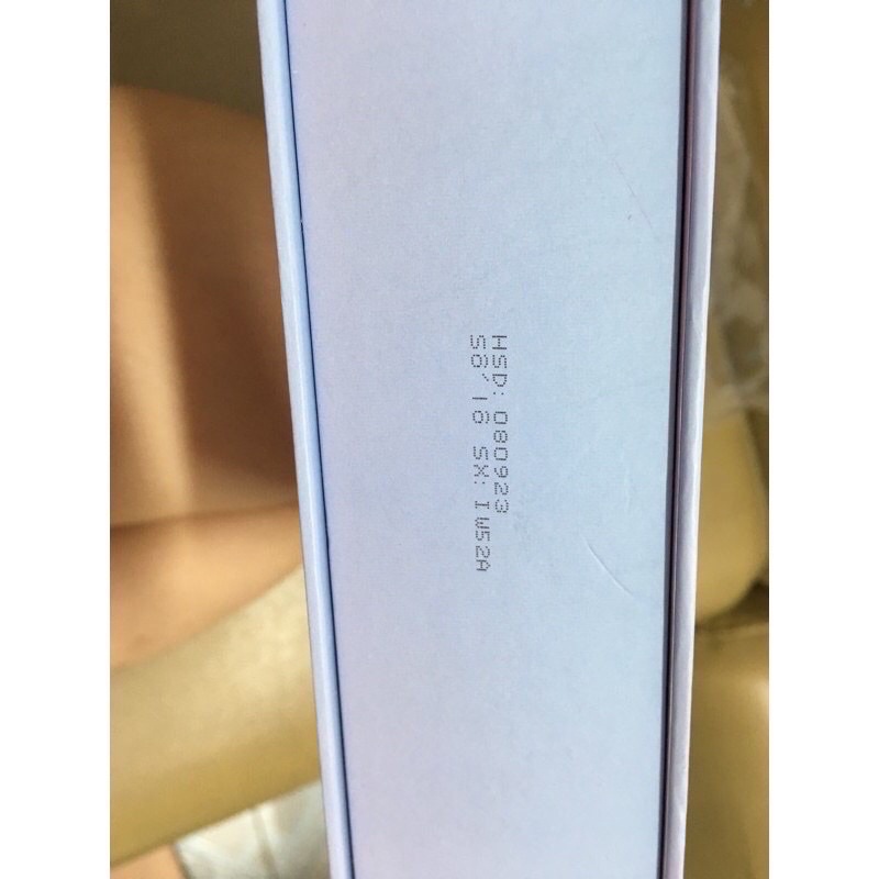 Bộ Sưu Tập Son 42 màu Lip on Lip & Miracle Apo Hộp được thiết kế rất trắc chắn và Sang Trọng Bảng Son 2 tầng