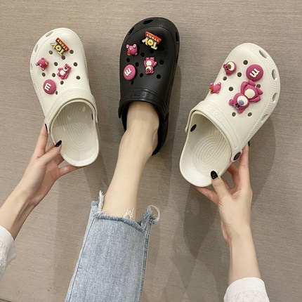 Dép cross hình họa gấu PUD hồng 2 black color trắng khuyến mãi kèm theo 12 jibitz cross