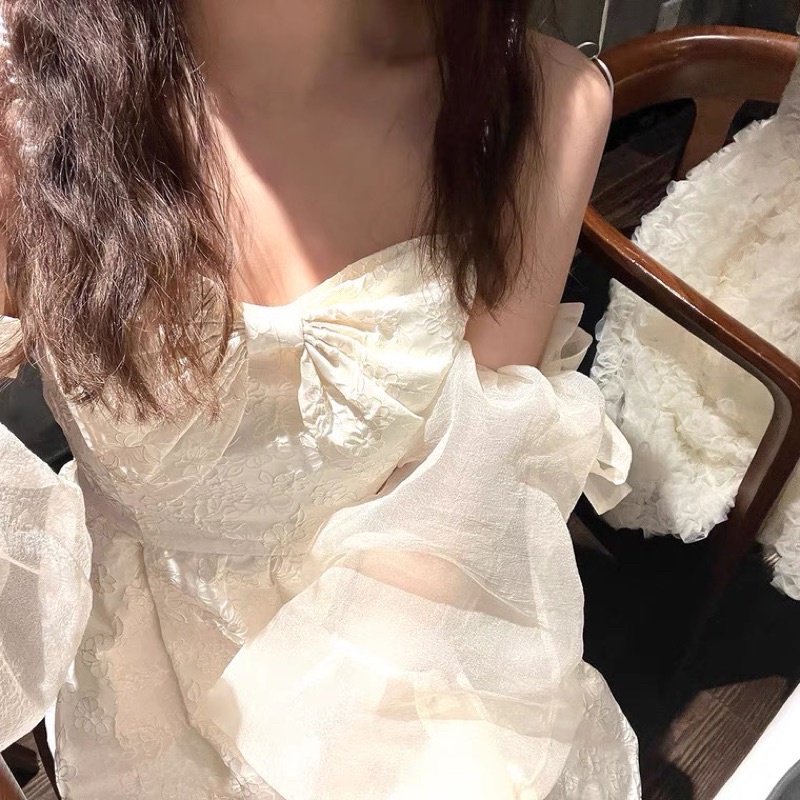 VÁY NƠ NGỰC HAI DÂY NGỌC KÈM TAY PHỒNG