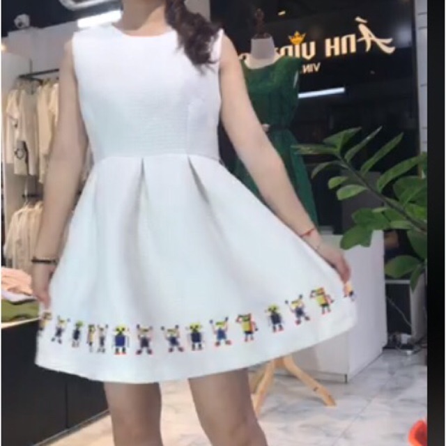 váy Nguyễn Phương Thảo