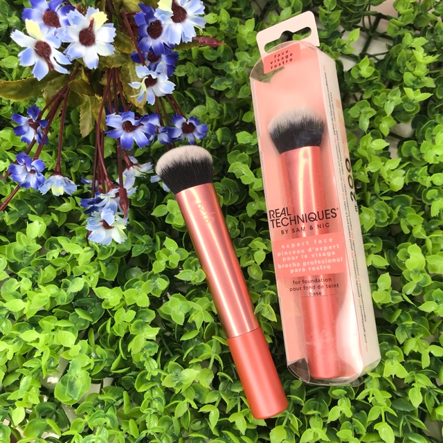 Cọ nền Real Techniques Expert Face Brush