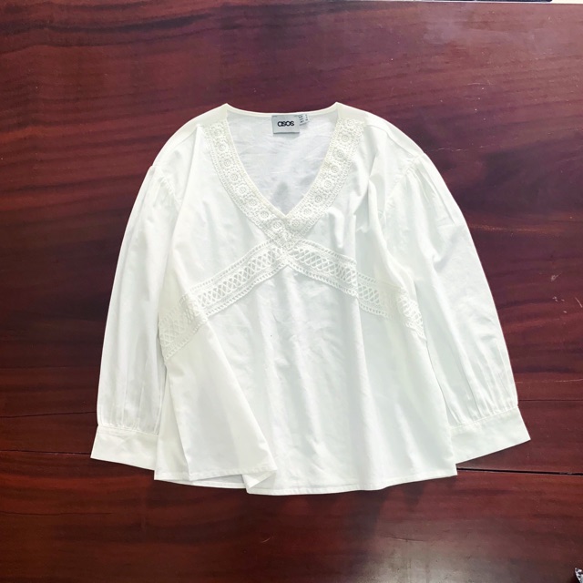 Áo linen cổ tròn phối đục lỗ.Hình thật shop chụp cận vải