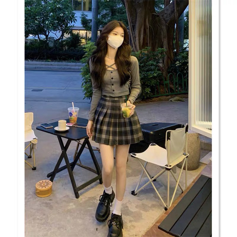 Set ulzzang áo croptop dài tay dây ngực chéo mix chân váy tennis dạ, Set áo len tăm kèm chân váy caro Hàn Quốc