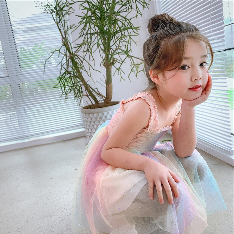 Váy hai dây phối lưới màu cầu vồng xinh xắn cho bé