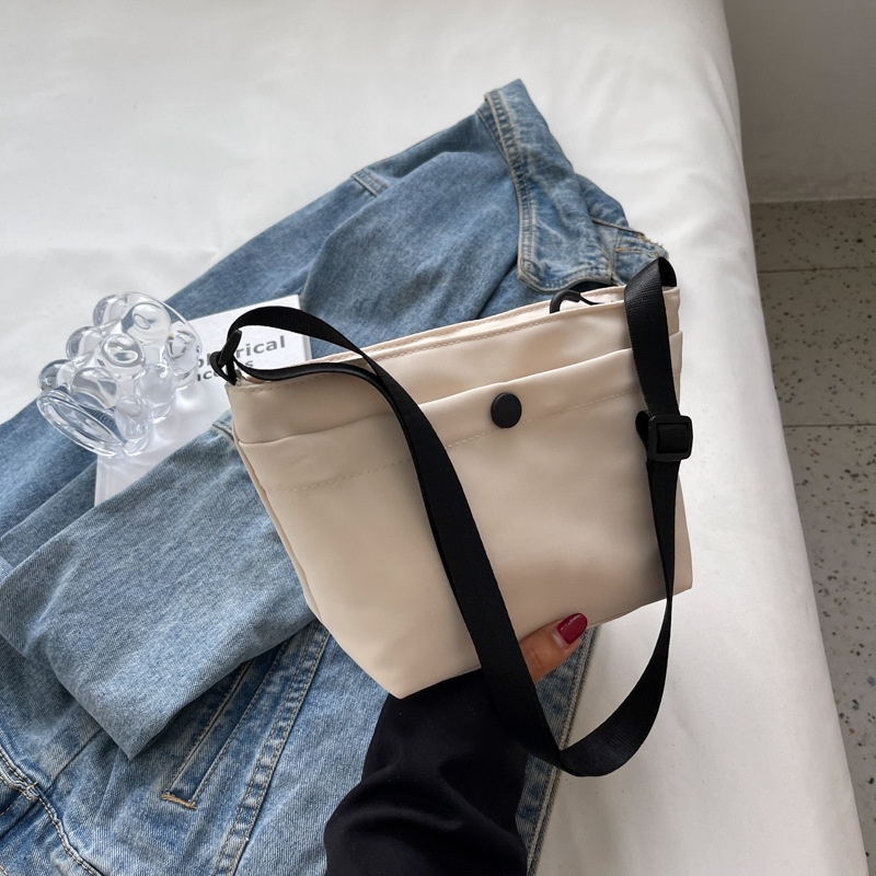Túi Đeo Chéo Nhỏ Bằng Vải Nylon Thời Trang Thu Đông Hàng Mới Dành Cho Bạn Nữ