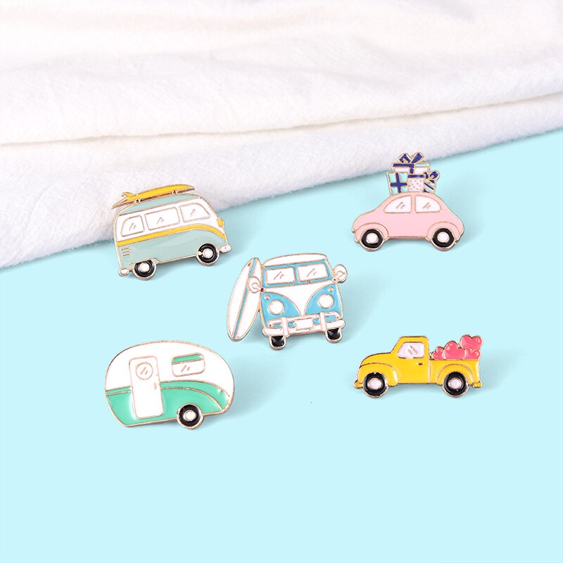 Ghim cài áo hình xe hơi hoạt hình dễ thương dành cho cả nam và nữ