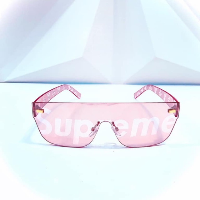 Kính râm LV x Supreme