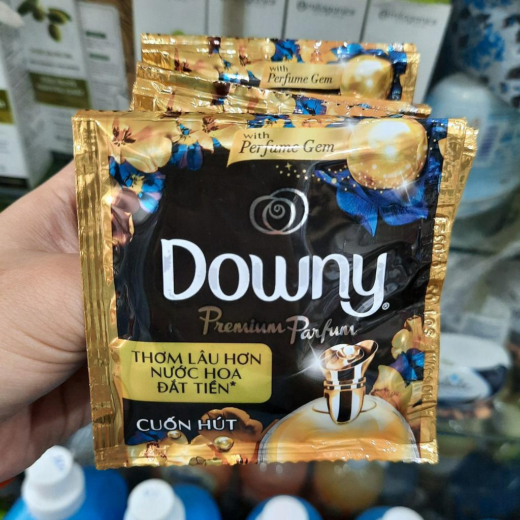 Dây 10 gói nước xả vải Downy Parfum Collection cuốn hút 18 ml