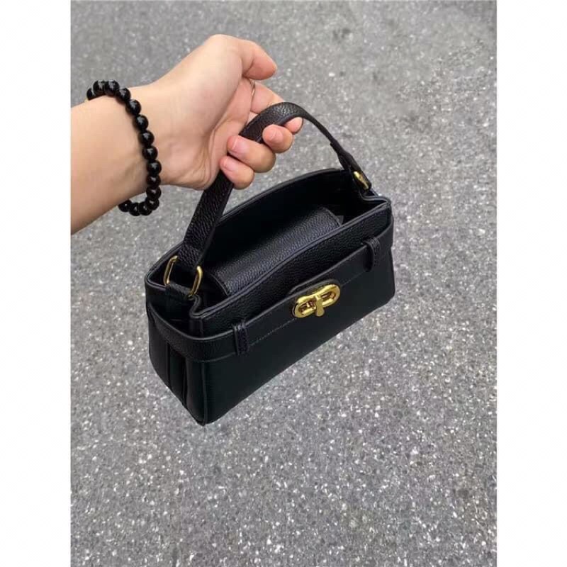TÚI CNK ĐEN VUÔNG SIZE 19 KHOÁ XOAY 2 LOẠI QUAI