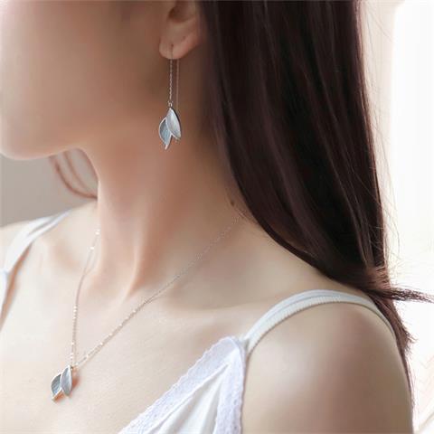 Khuyên Tai Hình Chiếc Lá Xinh Thiết Kế Thanh Lịch Phong Cách Hàn Quốc T15 QiQiShop