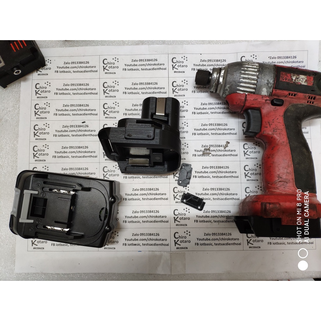 Đế chuyển chân khoan, vit Makita 12V dạng đút với lẫy 2 bên sang dùng hộp pin cài Makita