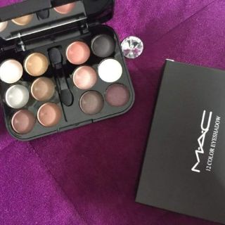 Phấn mắt Mac 12 ô