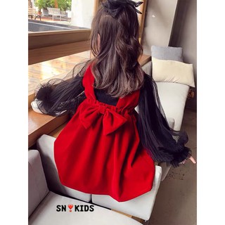 Váy nhung đỏ + áo len pha ren bé gái