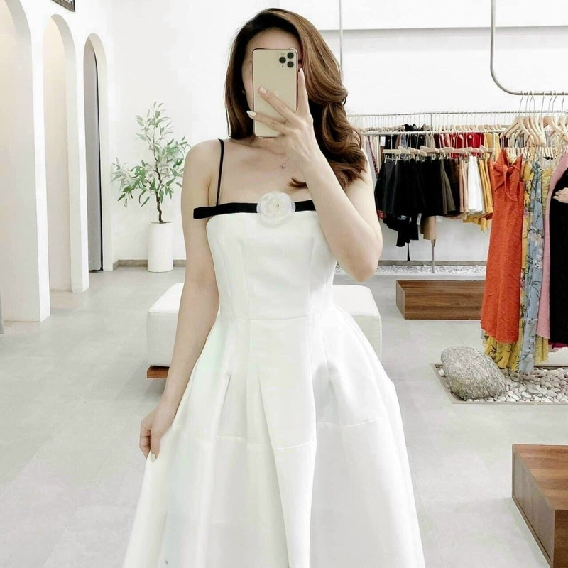 Đầm dự tiệc gấm xoè xẻ tà 2 dây cao cấp mishana
