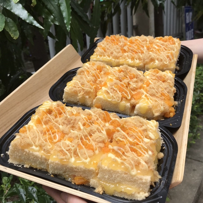 Bông lan trứng muối siêu sốt hộp dài