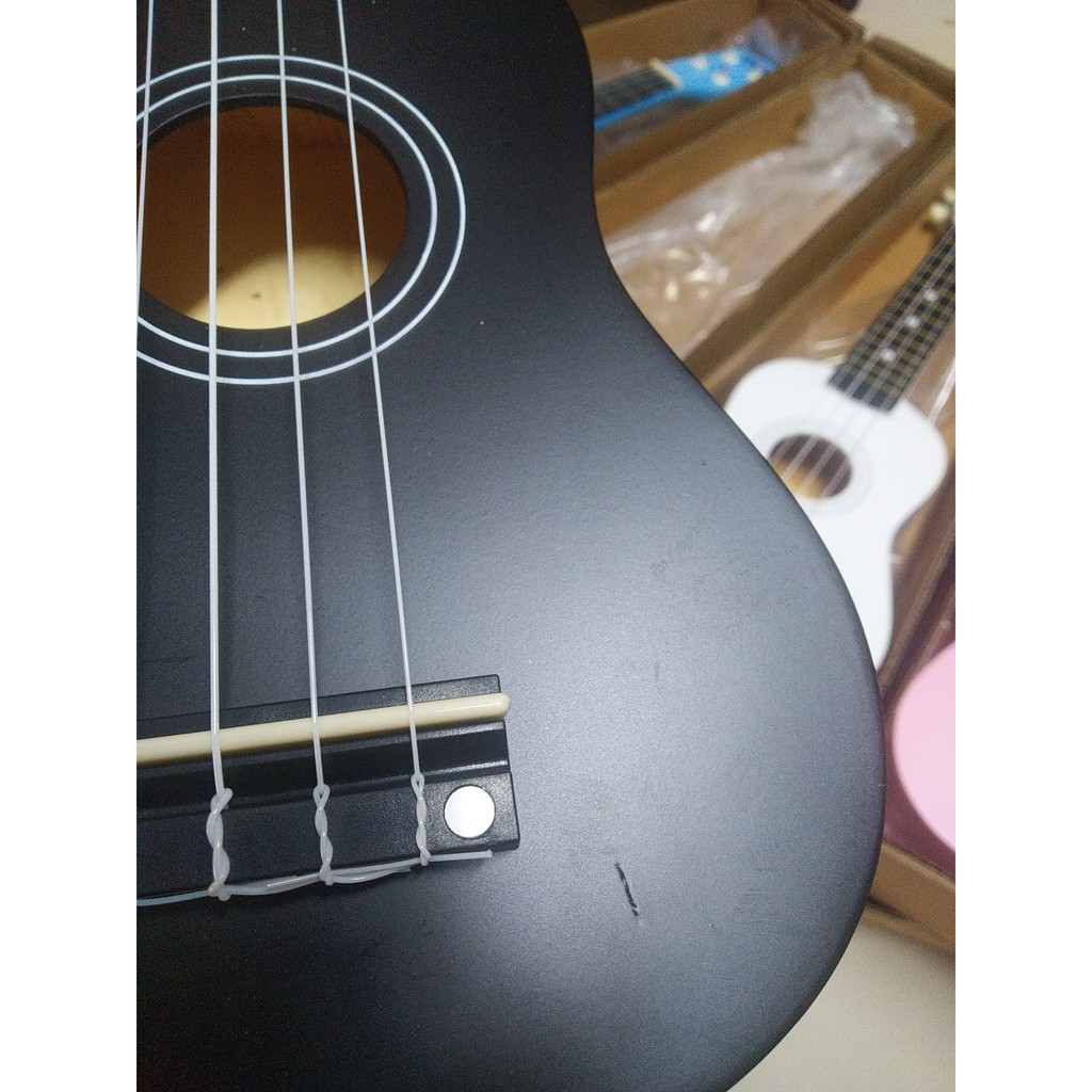 Đàn Ukulele Soprano BWS Lỗi nhẹ hình thức