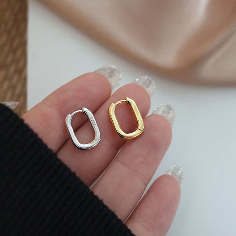 Khuyên Tai Nữ Trang Dáng Tròn Tạo Hình Độc Đáo