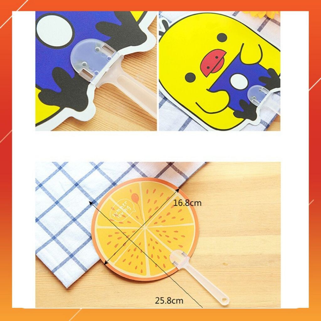 Quạt nhựa cầm tay dễ thương TẶNG móc treo cùng hình ở cán quạt | BigBuy360 - bigbuy360.vn