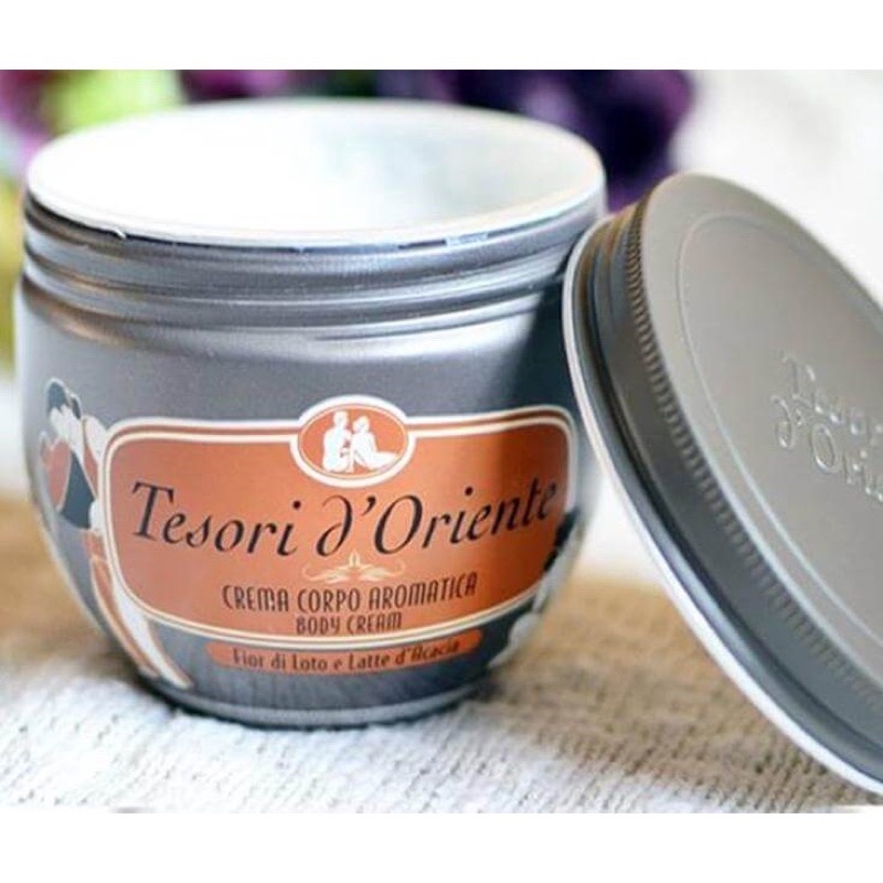 Kem dưỡng thể hoa sen Tesori D' Oriente Lotus Flower 300ml