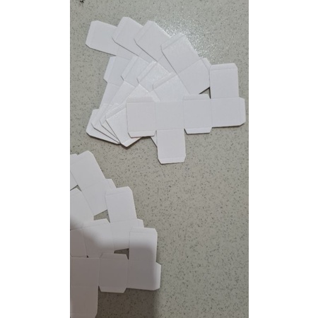 Khung giấy làm hột bầu cua  5   5    27 ly( làm được 15 hột)