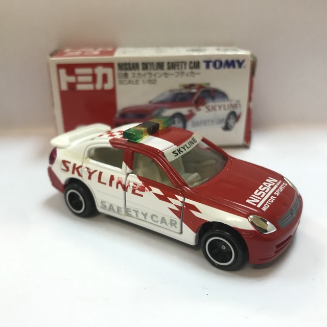 Xe mô hình cổ  - Tomica Nissan Skyline Safety Car