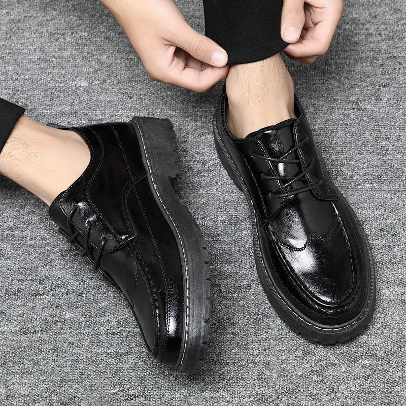 Giày da nam giản dị trang trọng mang màu đen của Anh
