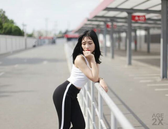 QUẦN LEGGING ĐEN 1 SỌC TRẮNG LƯNG LIỀN - AGE2X