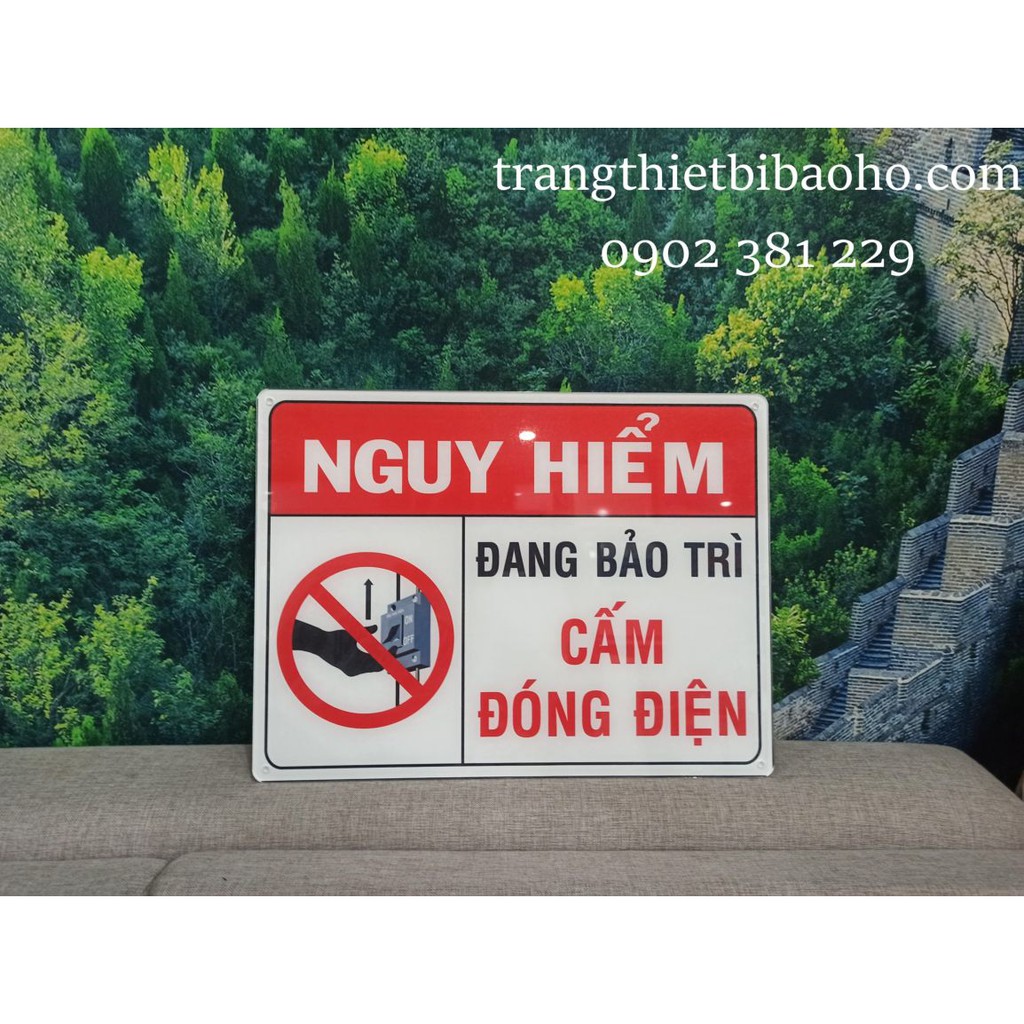 Biển báo mica đang bảo trì cấm đóng điện kích thước 20 x 30cm