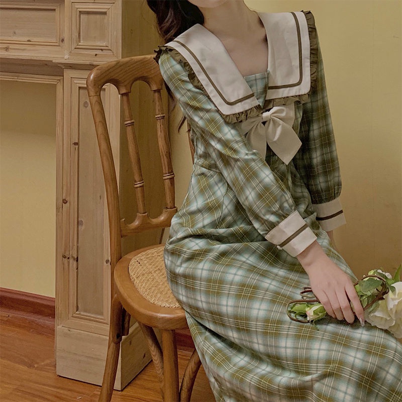 Đầm Dài Ngang Gối Màu Xanh Lá Họa Tiết Kẻ Sọc Cổ Thủy Thủ Ôm Dáng Phối Nơ Thanh Lịch