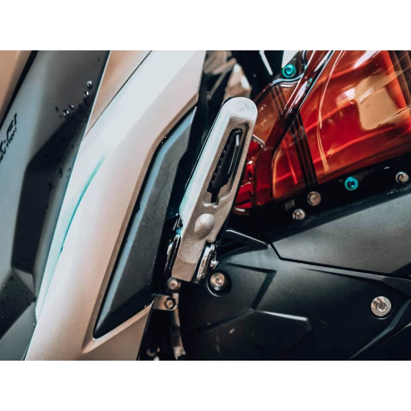 Gác chân nhôm takegawa mẫu đệm cao su gắn dòng xe Honda _ yamaha