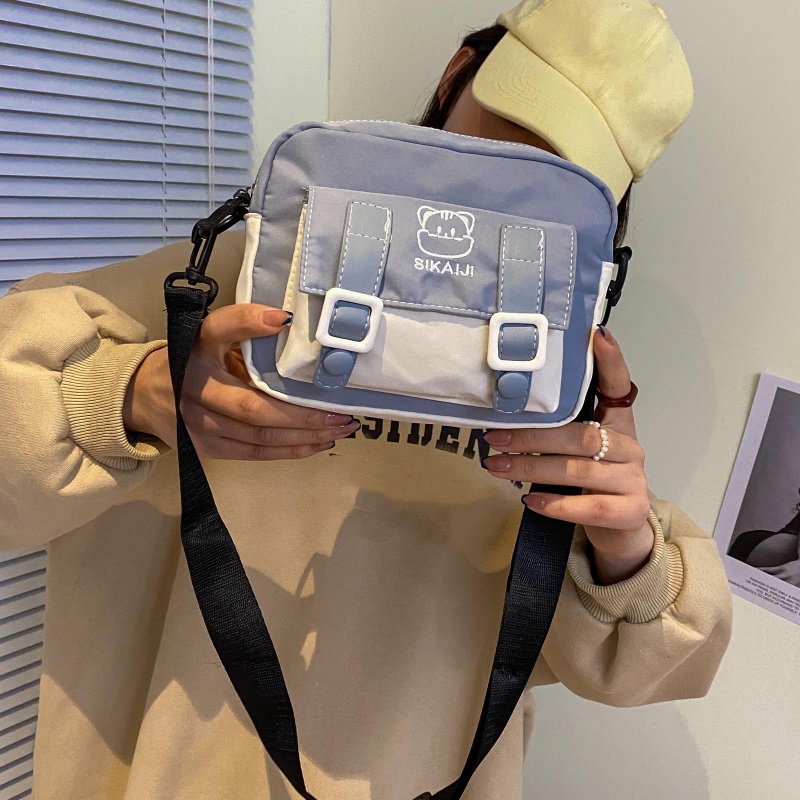 Túi Đeo Chéo Vai Bằng Nylon Họa Tiết Thêu Hình Gấu Có Thể Tái Sử Dụng Cho Nữ