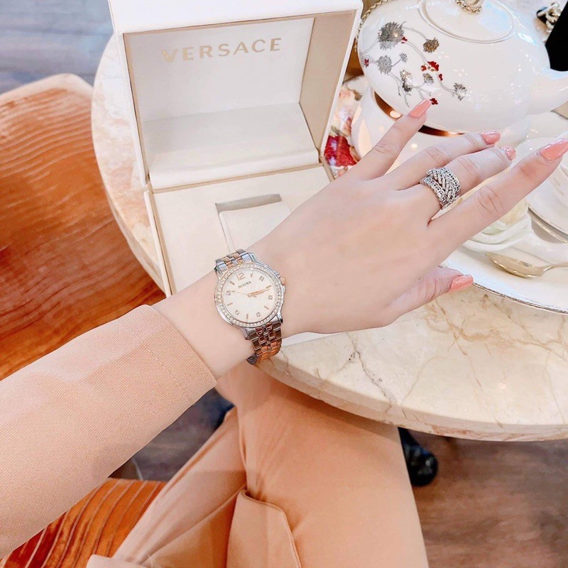 Đồng hồ nữ Bulova chạy pin .