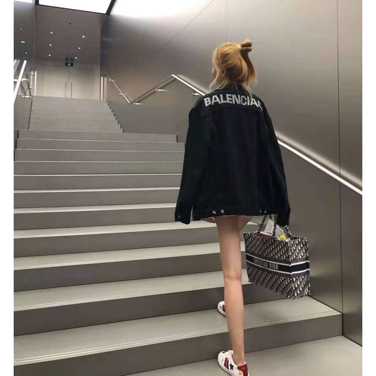 Áo khoác bò balen đính đá lưng