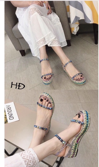 Sandal nạm đinh đế xuồng