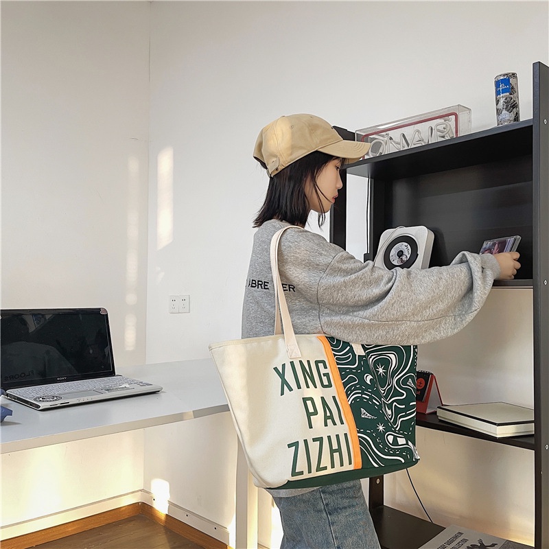 Túi xách tay bằng vải canvas in họa tiết màu sắc nổi bật với 2 màu tùy chọn thời trang cho nữ