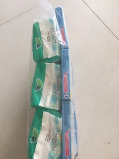 Băng vệ sinh Laurie mỏng cánh ( tặng kèm 1mieng bvs cao cấp siêu mỏng )
