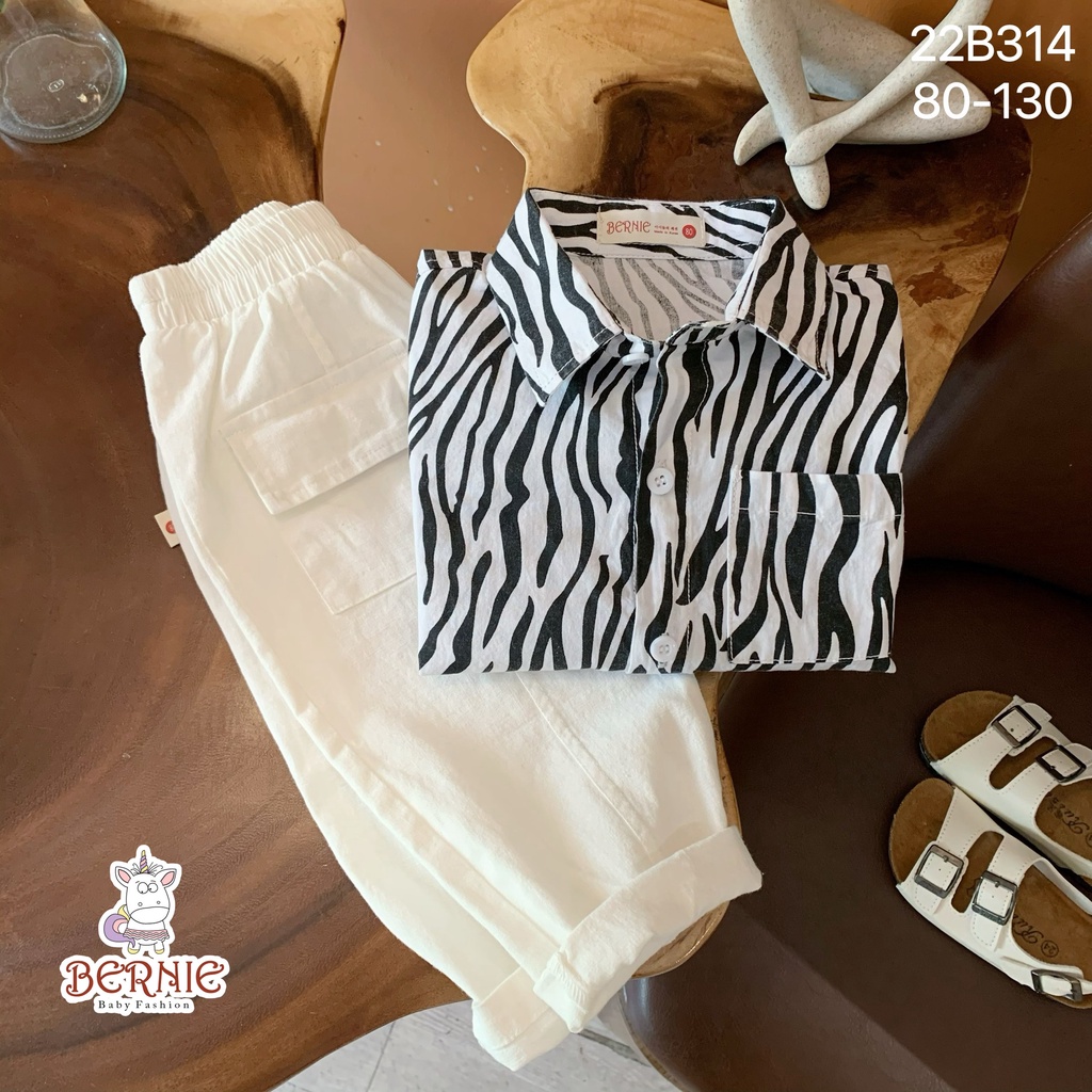 Bộ sơ mi bé áo hoạ tiết kẻ quần linen trắng cá tính, set sơ mi bé trai sành điệu