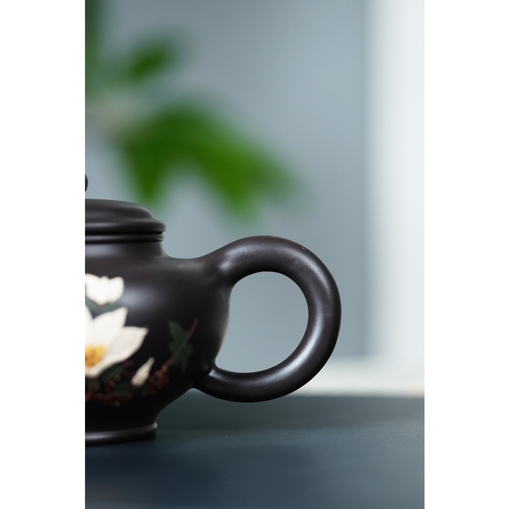 Ấm Tử Sa Nghi Hưng Chuyết Chỉ Mộc Lan 240 ml (Hắc Nê)