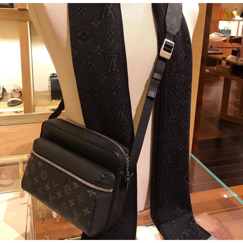 TÚI ĐEO CHÉO NAM NỮ UNISEX L.V MESSENGER SUPER VIP SIZE 25 FULLBOX SMANO_BAGS