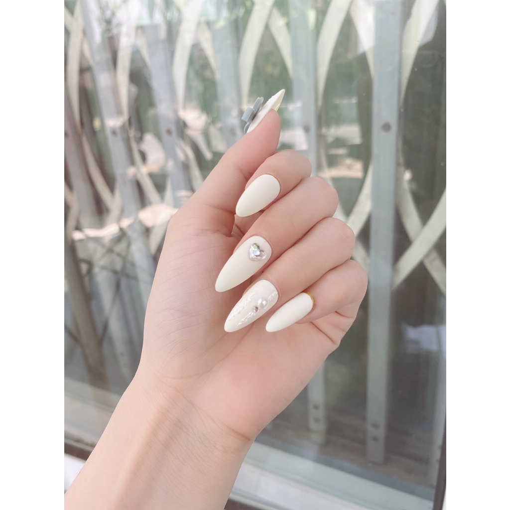 Nail box cho cô dâu xinh xắn