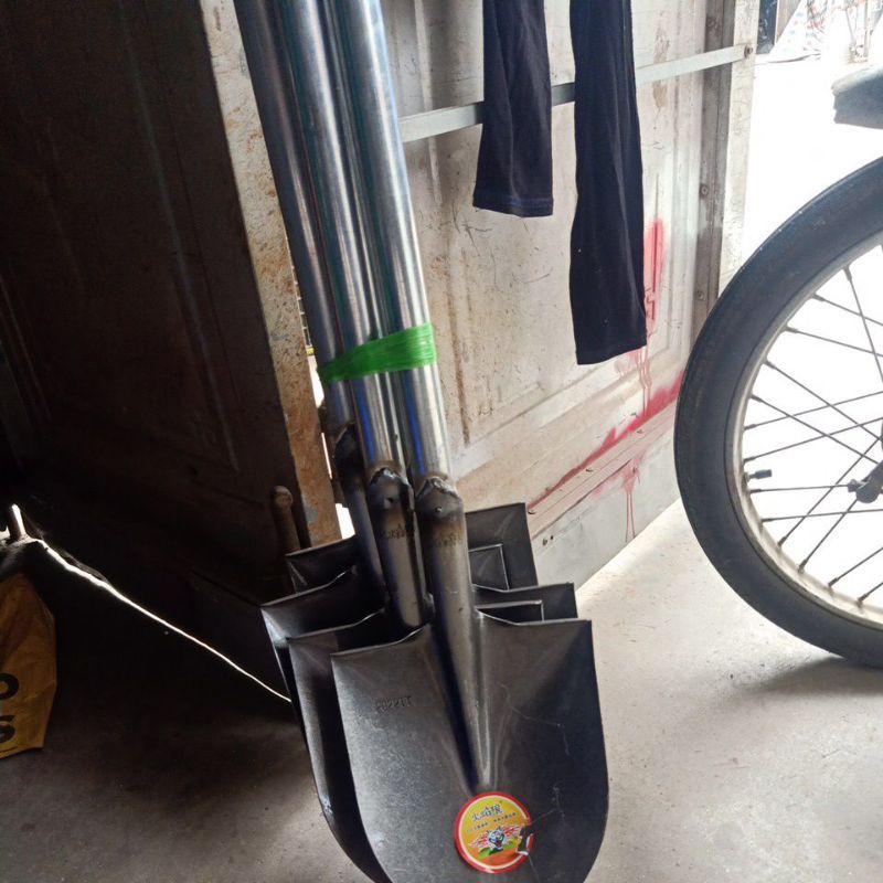 Xẻng cán típ