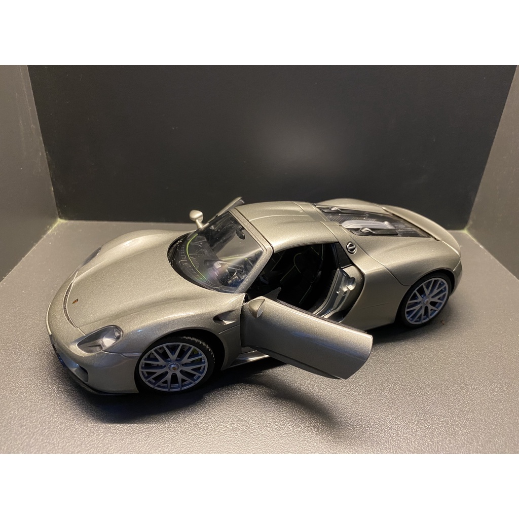 Mô hình xe Porsche 918 Spyder tỷ lệ 1:24 Hãng Welly
