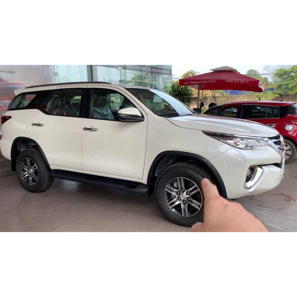 Sản Phẩm Logo chụp vành, mâm lazang bánh xe ô tô Toyota Fortuner 2017-2020 - 2 màu