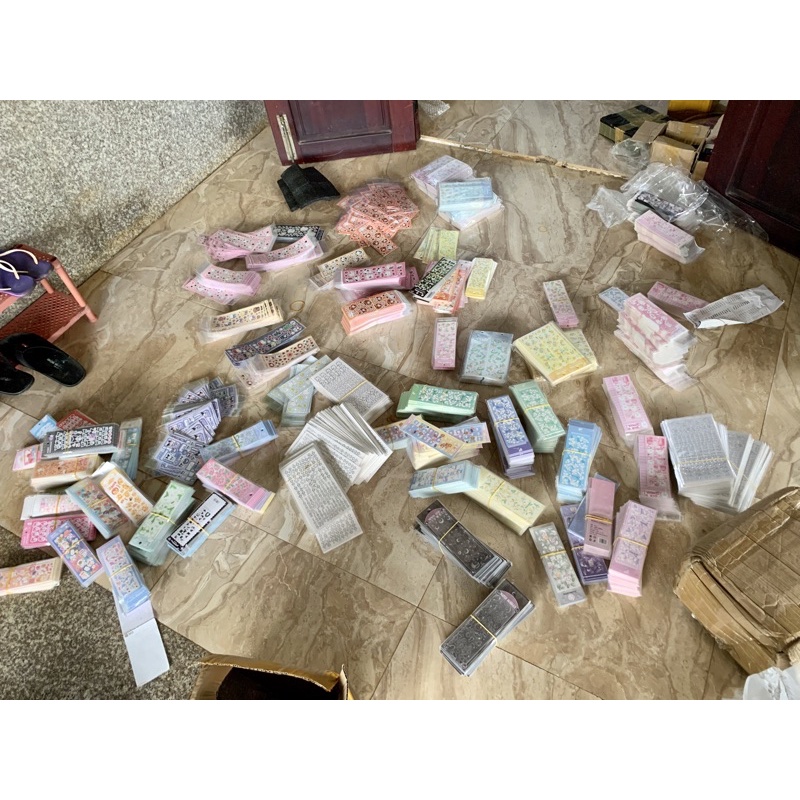 Sticker xinh xắn giá rẻ