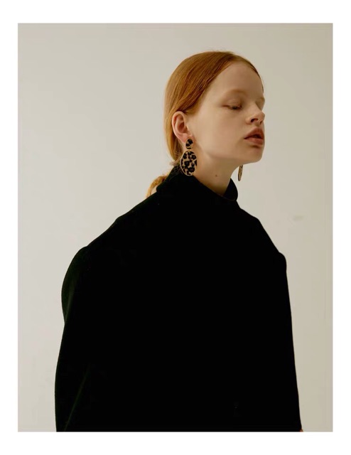 Hoa tai hoạ tiết beo