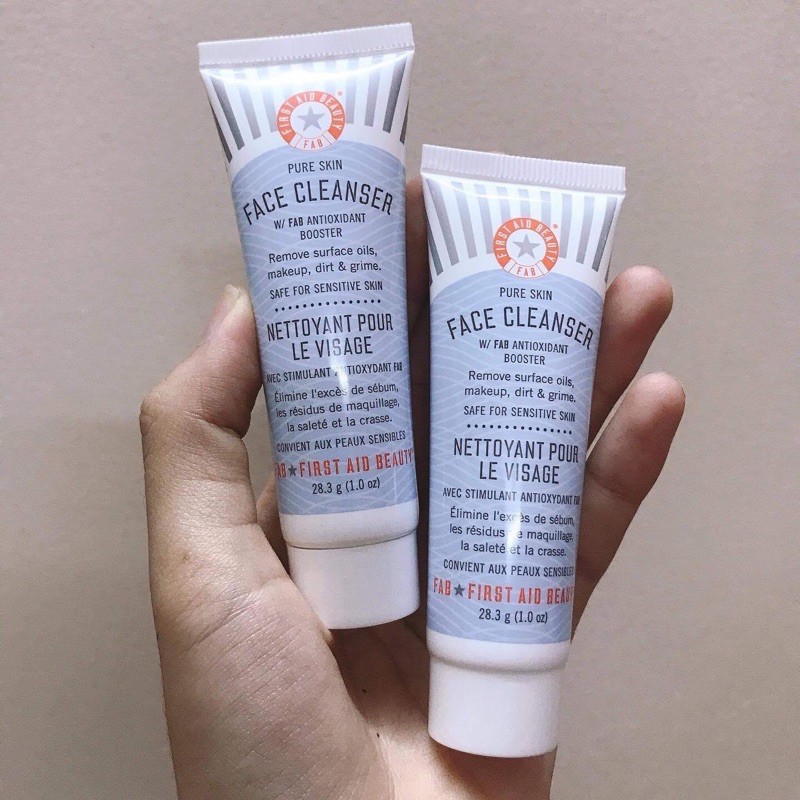 Sữa rửa mặt First Aid Beauty Pure Skin face cleanser 28.3gr hàng mỹ
