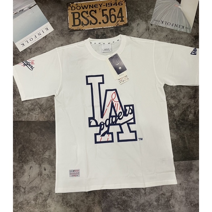 Áo Thun Unisex Chất Cotton 100% Màu Đen/Trắng Logo Thêu Ở Tay