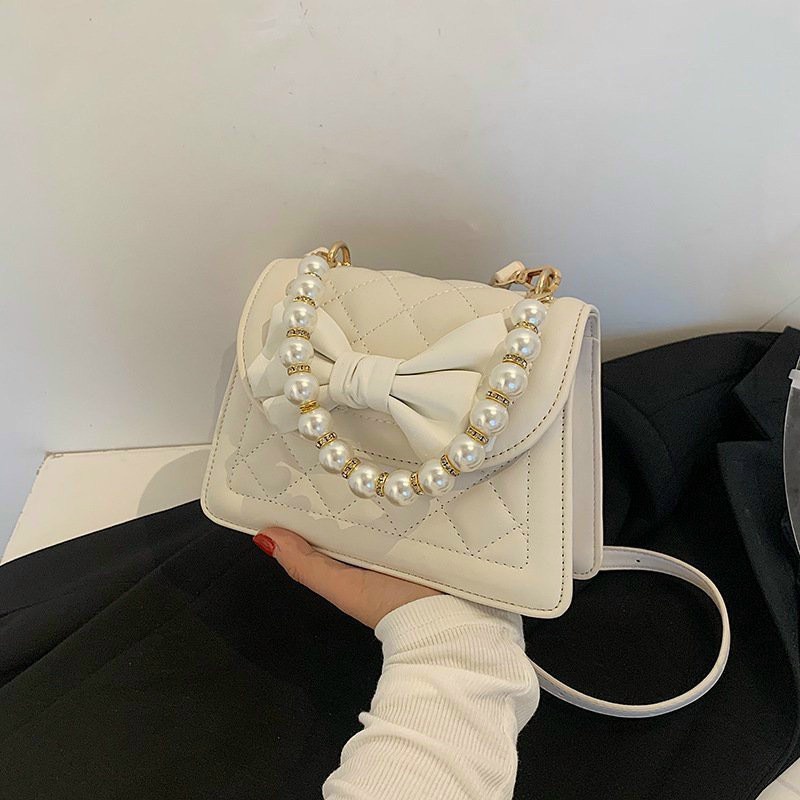 Túi Xách Nữ Đeo Chéo Chuỗi Ngọc Kèm Nơ size 20cm 2 màu trắng đen Thời Trang Hàn Quốc- HC_HA M142